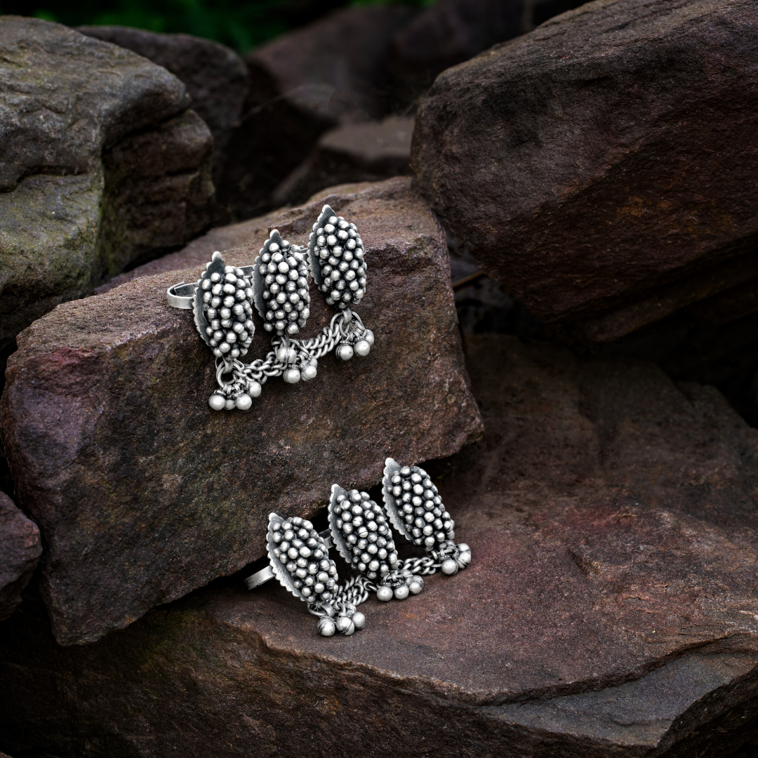 Charming Vintage Trio: Interlinked Toe Ring PaiR - CTR 1005