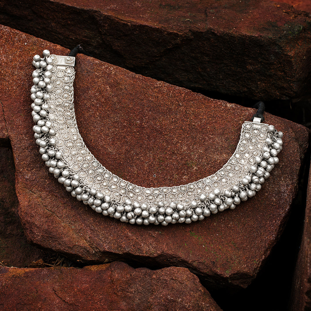 ELEGANCE REIMAGINED: The Charm of a Vintage Neckpiece - CNP VT 1021