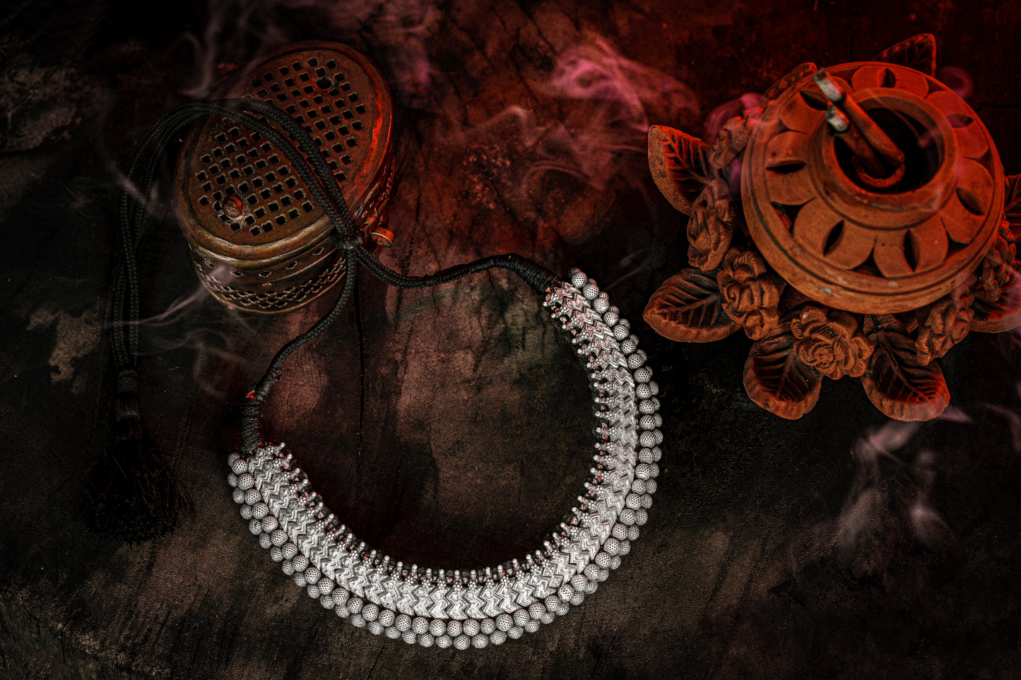 ELEGANCE REIMAGINED: The Charm of a Vintage Neckpiece - CNP VT 1022