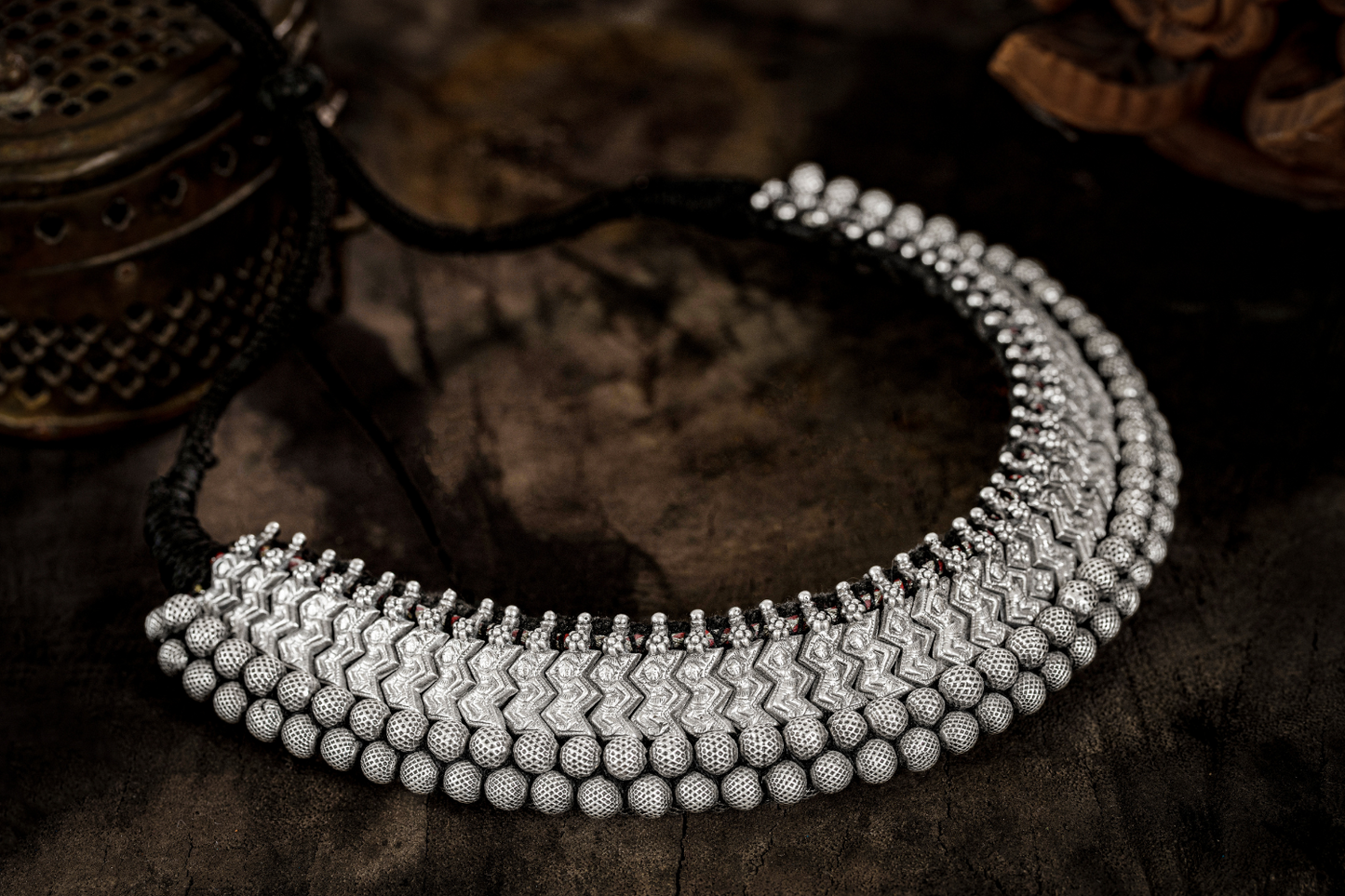 ELEGANCE REIMAGINED: The Charm of a Vintage Neckpiece - CNP VT 1022