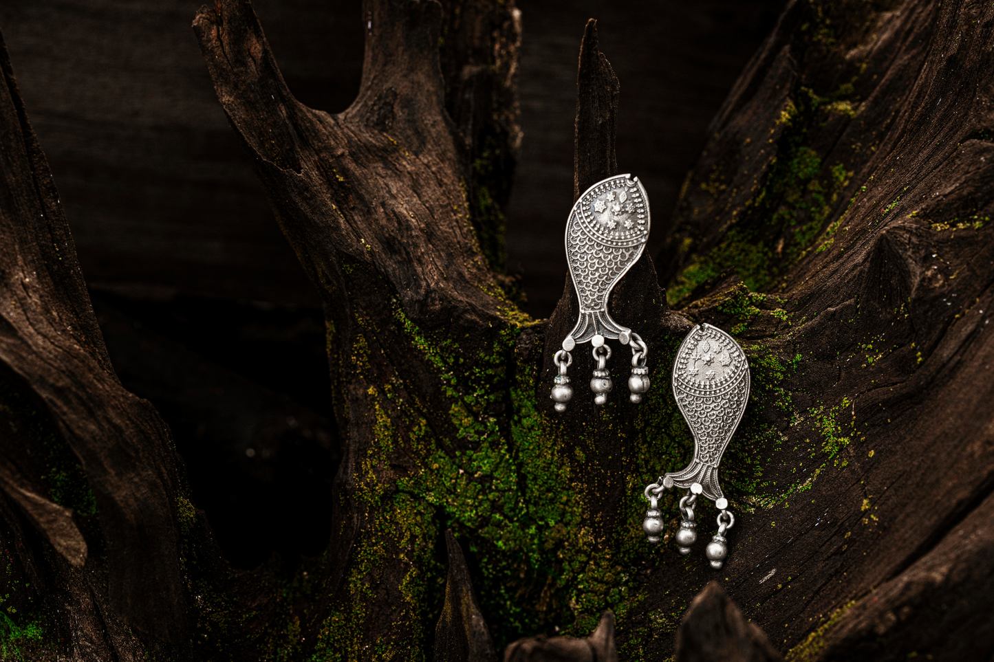 CHIC CHARM: Exquisite Pair of Fish Silver Tops - CTP 1022